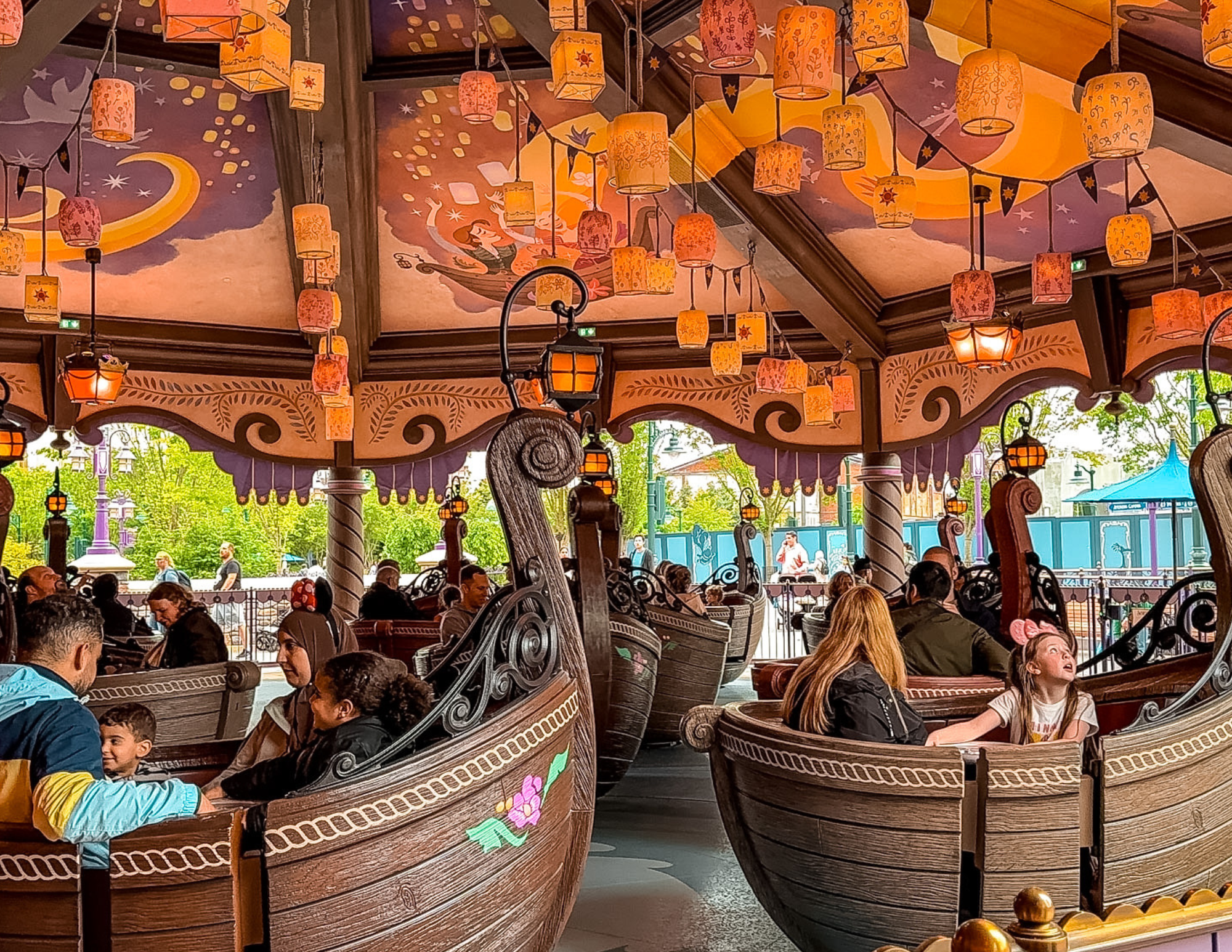 Disneyland Paris Guide (4).png
